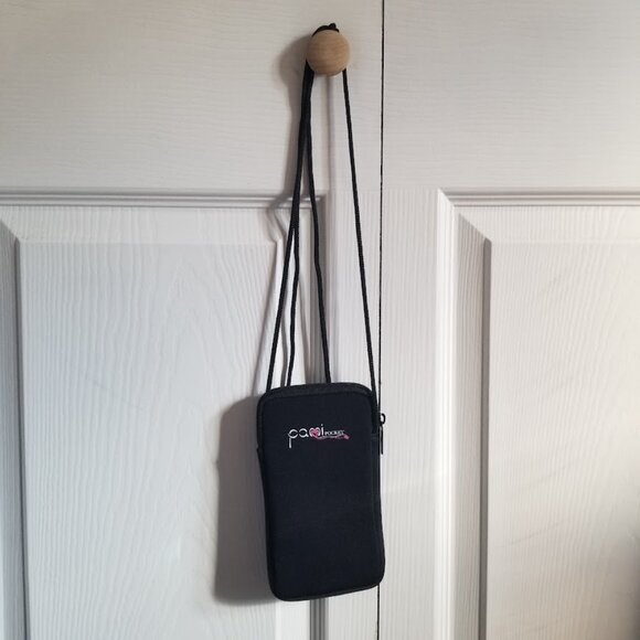 Pami Pocket Phone Holder Black Dog Lover Adjustable Strap Rhinestone Bling Y2K - Picture 3 of 3